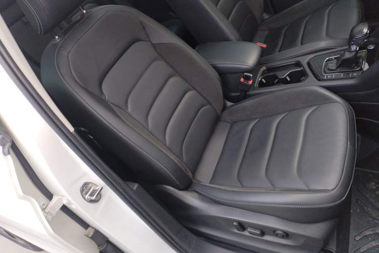 Used Volkswagen Tiguan L 2019 Updated Version 330TSI Automatic Two-Wheel Drive Panoramic Comfort Edition China VI Standard
