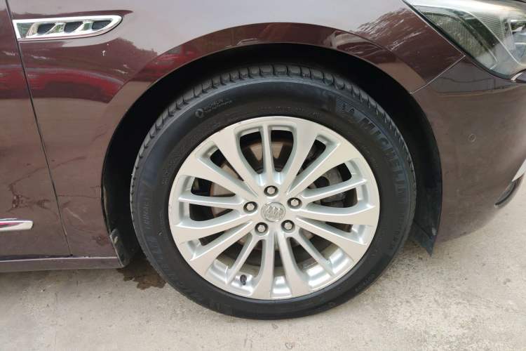 Used Buick LaCrosse 2016 28T Luxury Version Right Front Wheel Hub