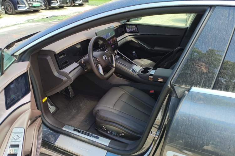 Used Denza Z9 2024 1100 km All-Wheel-Drive Ultra Version