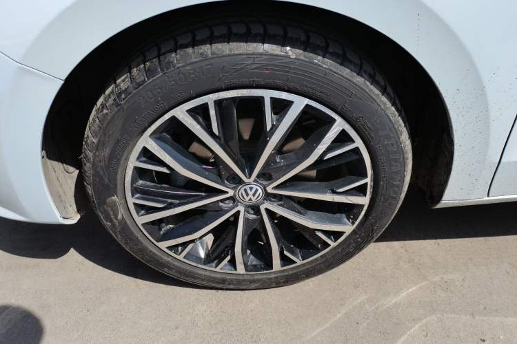 Used Volkswagen Bora 2019 Bora Legend 1.5L Automatic Leading Model China VI Standard Left Front Wheel Hub
