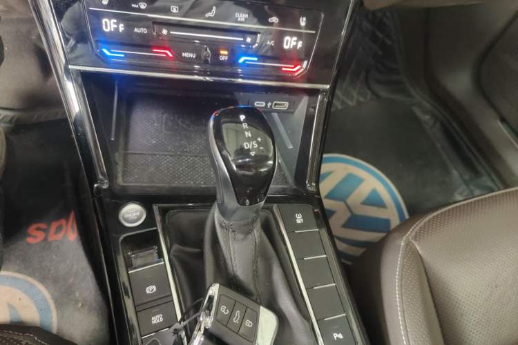 Used Volkswagen Passat 2020 330TSI Luxury Edition China VI Gear Lever
