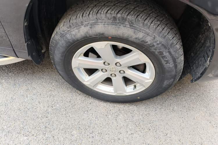 Used Toyota Highlander 2011 2.7L Two-Wheel Drive 5-Seater Elite Edition Right Front Wheel Hub