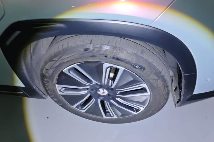 Used Nio ES7 2024 100kWh Signature Edition Right Front Wheel Hub