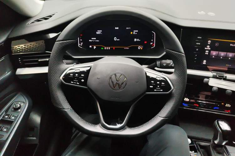 Used Volkswagen Passat 2024 380TSI Dragon Edition Steering Wheel