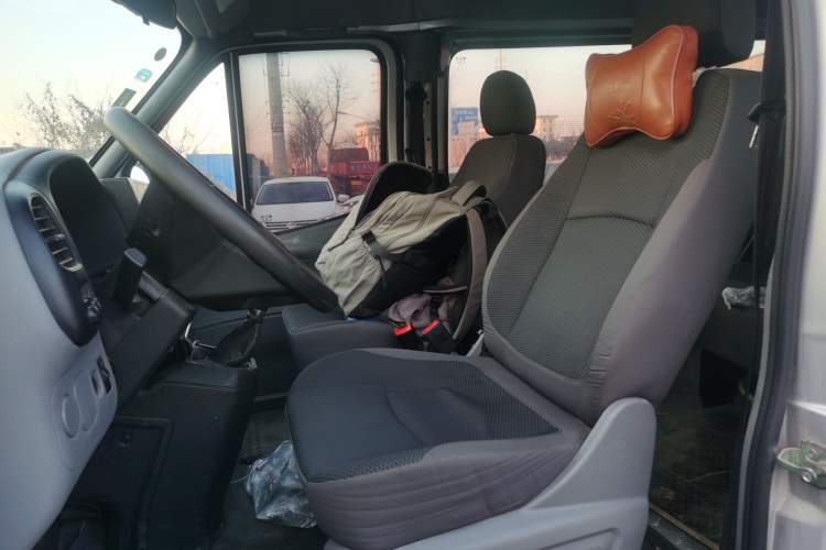 Used JMC Transit 2019 2.8T Commercial Version Long Wheelbase Mid-Roof 6-Seater Rear Single Tire China VI Emission Standard – JX493
