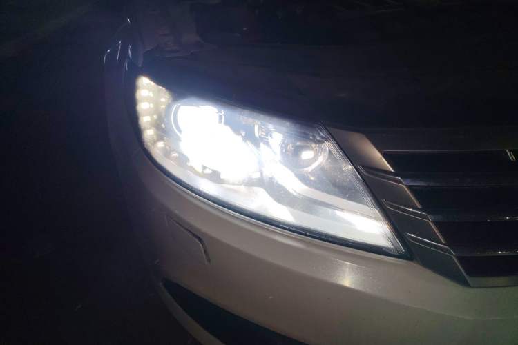 Used Volkswagen FAW-Volkswagen CC 2013 3.0 FSI V6 Right Front Headlight