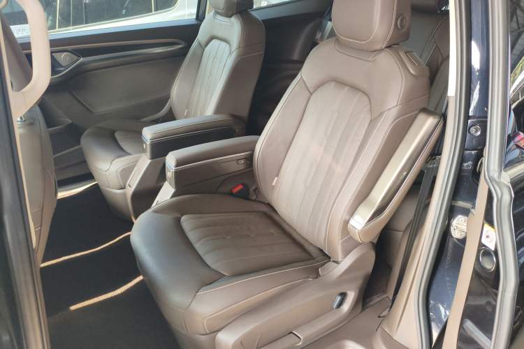 Used Volkswagen Viloran 2020 330TSI Luxury Edition Left Rear Seat