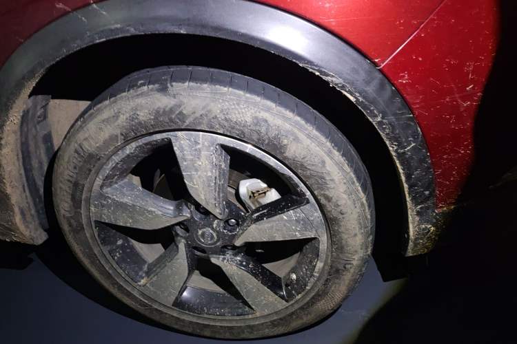 Used Nissan Qashqai 2016 2.0L CVT Luxury Edition Right Front Wheel Hub