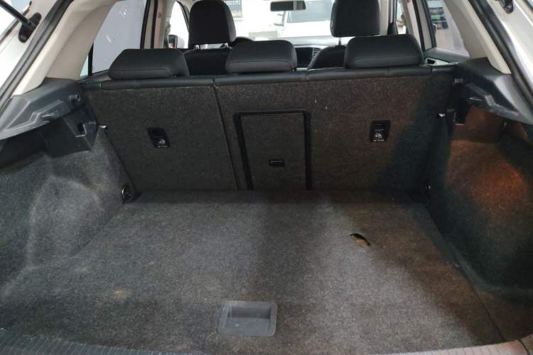 Used Volkswagen T-ROC 2022 280TSI DSG Two-Wheel Drive Elite PLUS Trunk