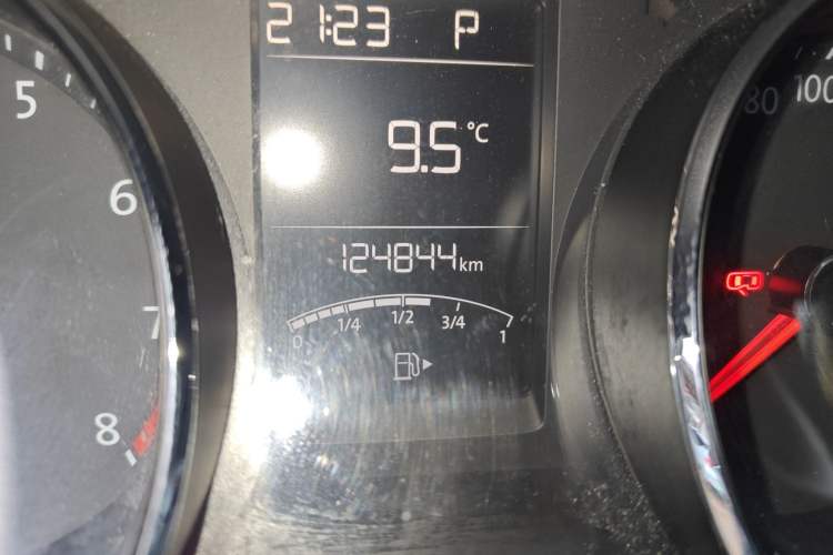 Used Volkswagen Lavida 2015 230TSI DSG Comfort Edition Odometer Close Up