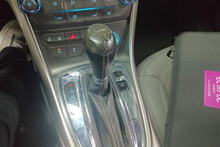 Used Chevrolet Malibu 2014 2.0L Automatic Luxury Edition Gear Lever
