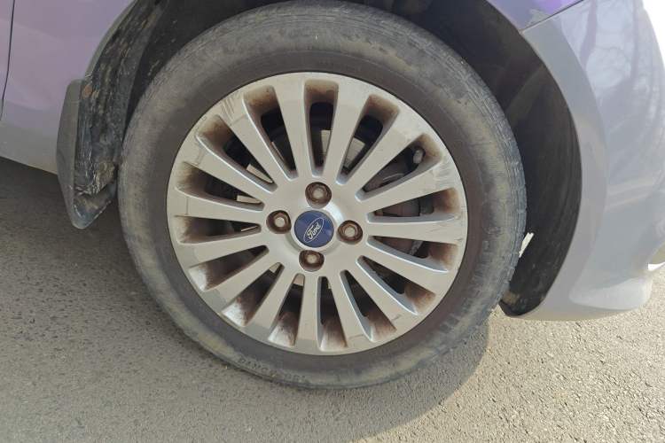 Used Ford Fiesta 2011 Hatchback 1.5L Automatic Fashion Edition Right Front Wheel Hub