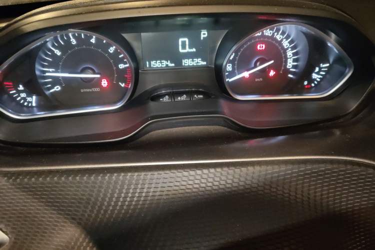 Used Peugeot 2008 2014 1.6L Automatic Fashion Edition
