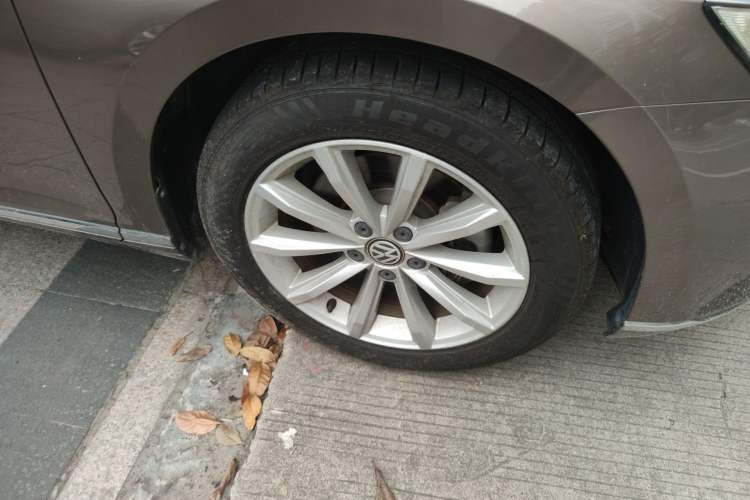 Used Volkswagen Magotan 2019 330TSI DSG Leading Model China VI Standard Right Front Wheel Hub