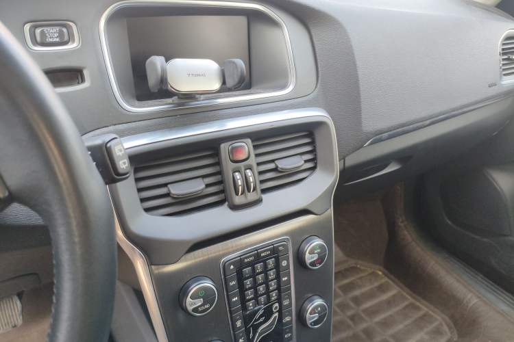 Used Volvo V40 2016 T3 Zhiyi Edition