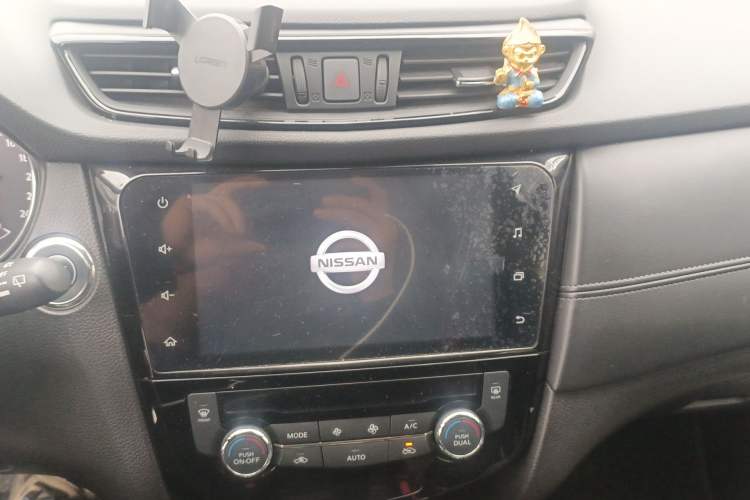 Used Nissan X-Trail 2020 2.0L XL Premium CVT 2WD SmartConnect Luxury Edition Audio And AC Panel