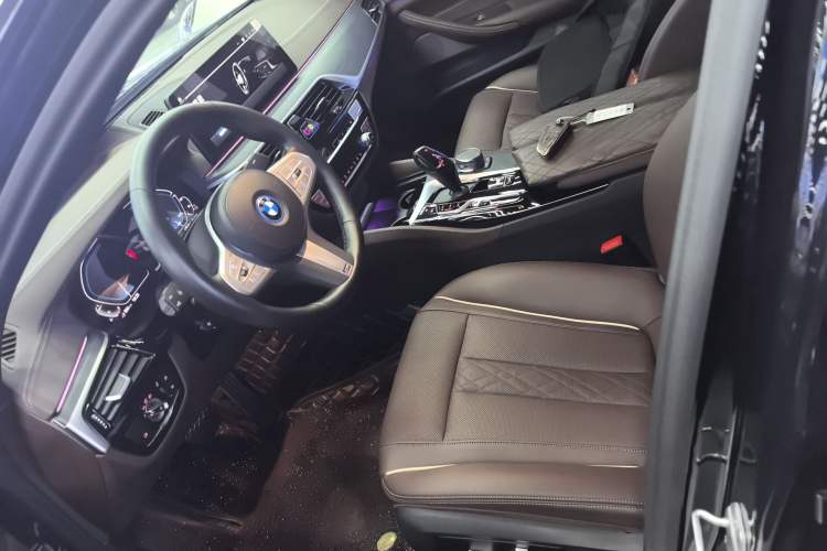 Used BMW 5 Series New Energy 2022 Restyled 535Le M Sport Package Left Front Seat