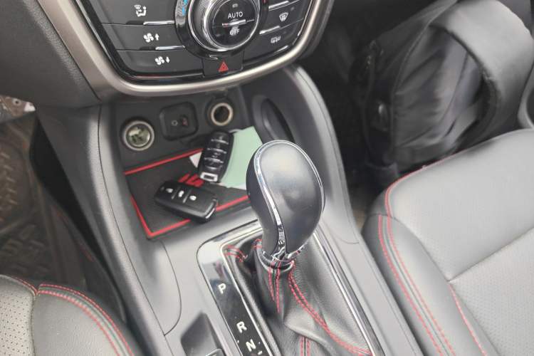 Used CHANGAN CS75 2016 1.8T Automatic Elite Model China V Standard Gear Lever