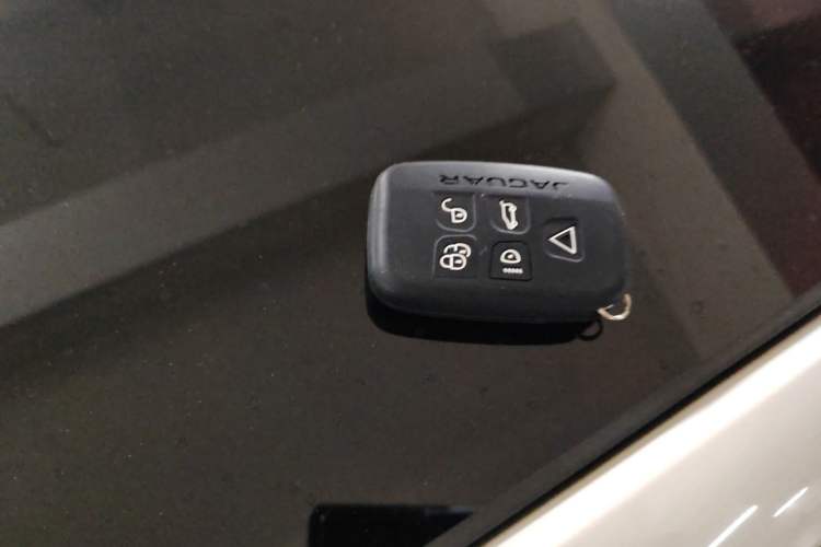 Used Jaguar XJ 2016 XJL 2.0T Two-Wheel-Drive Elegant Business Edition
