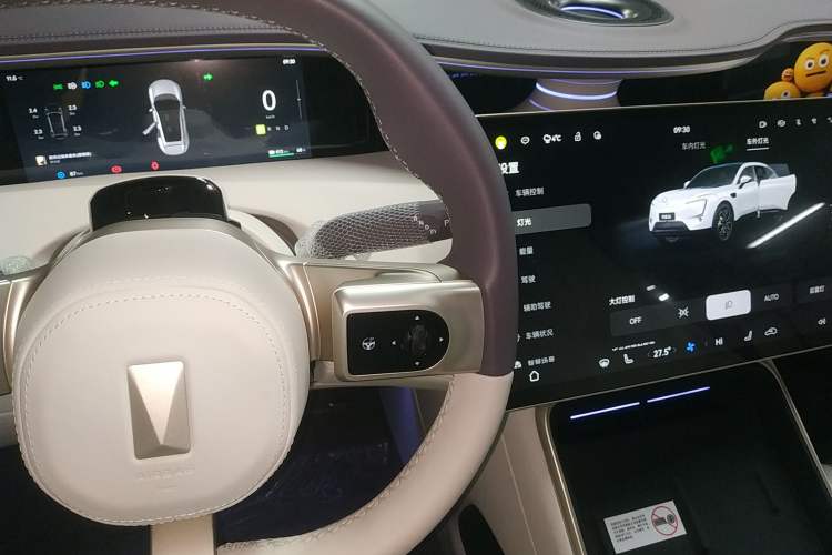 Used Avatr 11 2023 HarmonyOS Version Smart Enjoyment Upgrade Model 90-Degree Rear-Wheel Drive Edition
