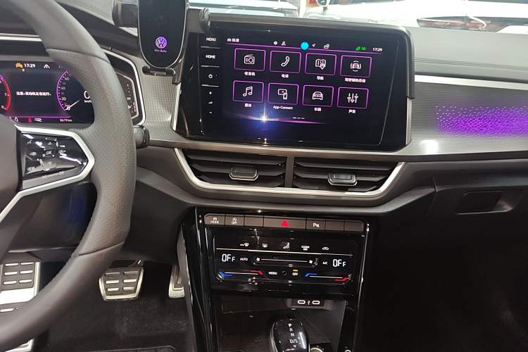 Used Volkswagen T-ROC 2024 300TSI DSG Two-Wheel-Drive Chen Guang Edition
