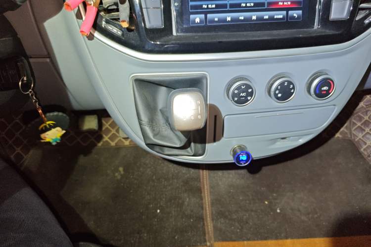 Used SAIC MAXUS Xintu V80 2021 2.0T Manual Classic Aoyuntong Short Wheelbase Ultra-Low Roof 5/6-Seater