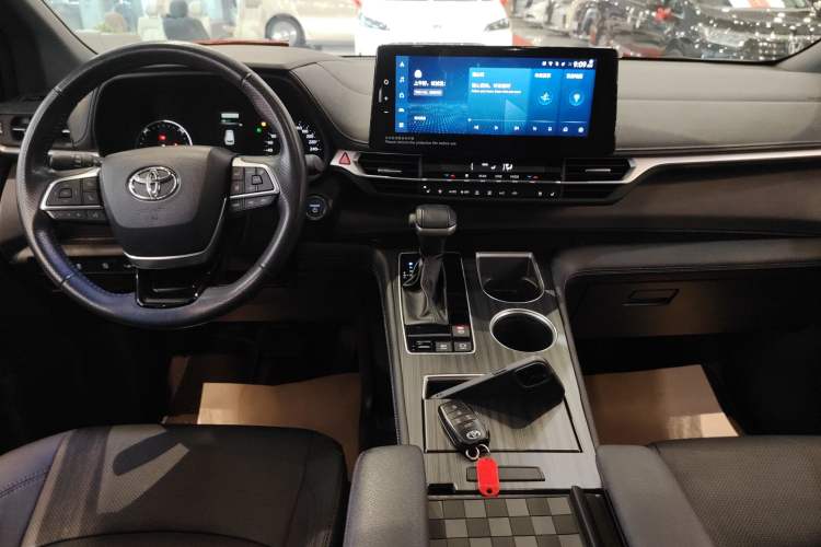 Used Toyota Sienna 2023 2.5L Hybrid Deluxe Edition
