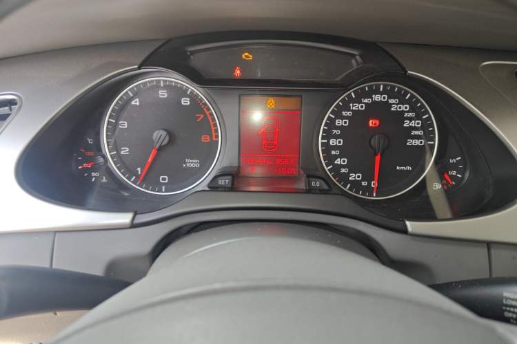 Used Audi A4L 2011 2.0 TFSI Comfort Model Instrument Cluster