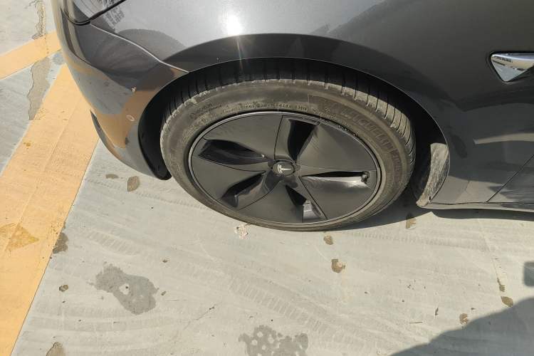 Used Tesla Model 3 2019 Long-Range All-Wheel-Drive Version
