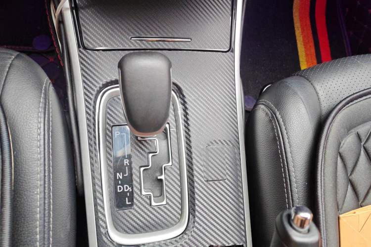 Used Mitsubishi Outlander 2018 2.0L Two-Wheel Drive Glory Edition 5 Seats Gear Lever