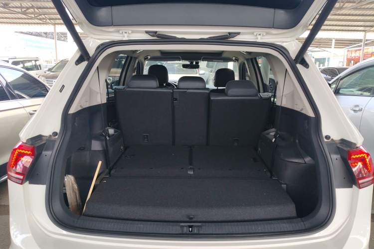 Used Volkswagen Tiguan L 2021 380TSI Automatic All-Wheel Drive R-Line Comfort Plus 7-Seater Trunk