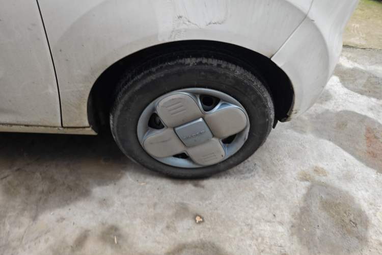 Used Geely Galaxy Panda 2024 Panda Mini 200km Longteng PRO Edition Right Front Wheel Hub