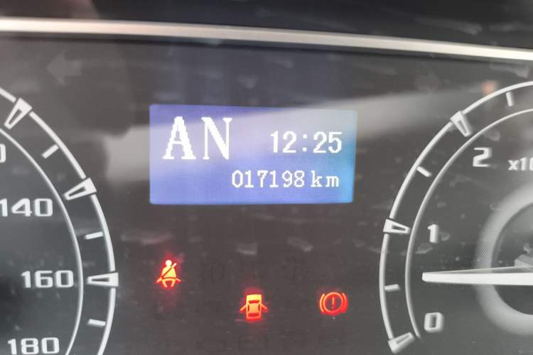 Used SAIC MAXUS Xintu V80 2021 2.0T AMT Classic Aoyuntong Short Wheelbase Ultra-Low Roof 5/6-Seater
