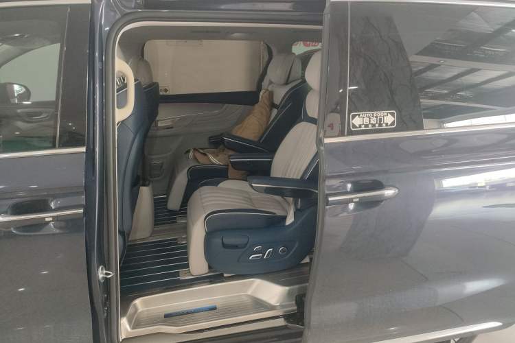 Used Roewe iMAX8 2021 400TGI Supreme Series Prestige Edition
