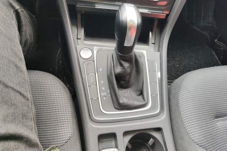Used Volkswagen Golf 2020 Zhiai Edition 280TSI DSG Comfort Model Gear Lever