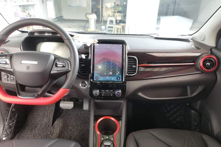 Used Chery QQ Little Ant 2022 Revised Version Sweet Pink Edition Half-Sugar Version Lithium Iron Phosphate 30.7 kWh 30 kW 301 km