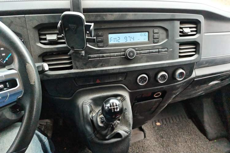 Used JMC Fushun 2023 2.0T Manual Short-Wheelbase Mid-Height Commercial Multi-Purpose 5-Seater Passenger Vehicle
