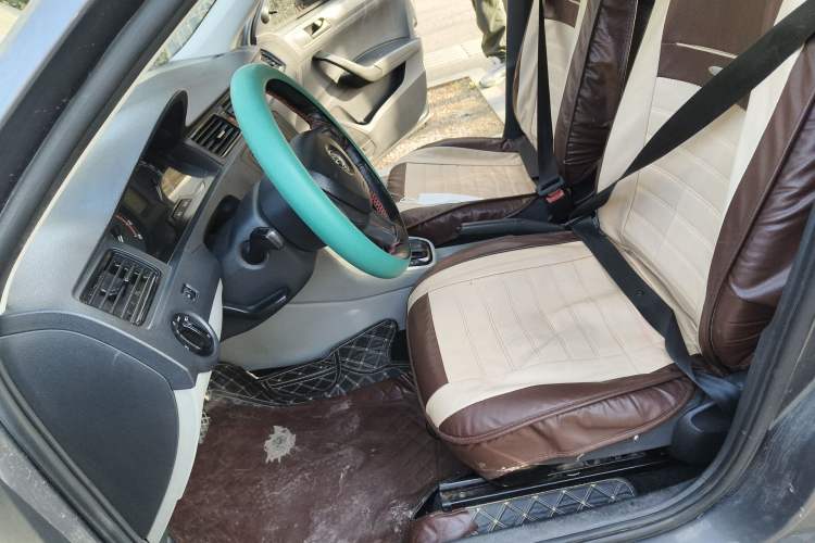 Used Skoda Rapid 2013 1.6L Automatic Enjoyment Model
