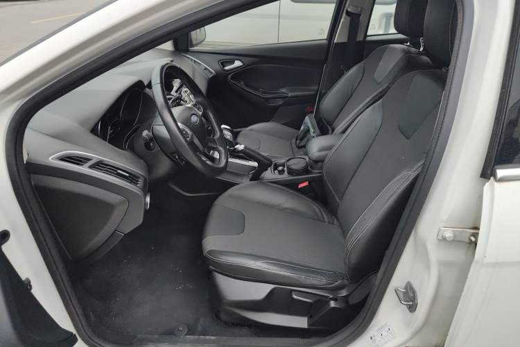 Used Ford Focus 2012 Hatchback 2.0L Automatic Luxury Sport Model
