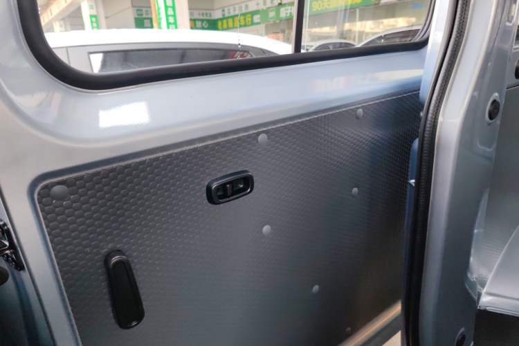 Used Wuling Yangguang 2025 Model 400km Bus Edition—Comfort Edition
