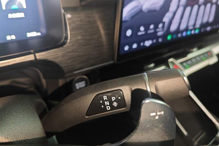 Used Tank 400 New Energy 2026 Model—Hi4-T Smart Enjoyment Version Gear Lever