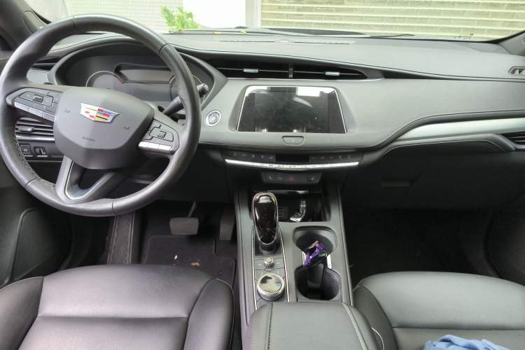 Used Cadillac XT4 2021 28T Two-Wheel Drive Leading Version Center Console