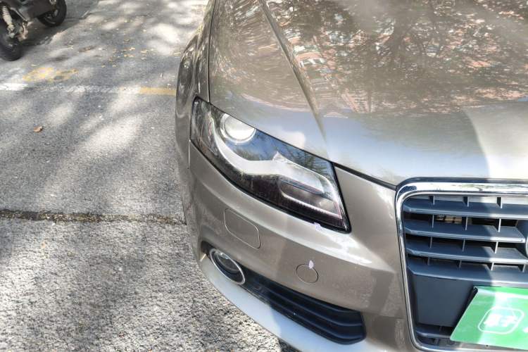 Used Audi A4L 2012 2.0 TFSI automatic Comfort trim level Right Front Headlight