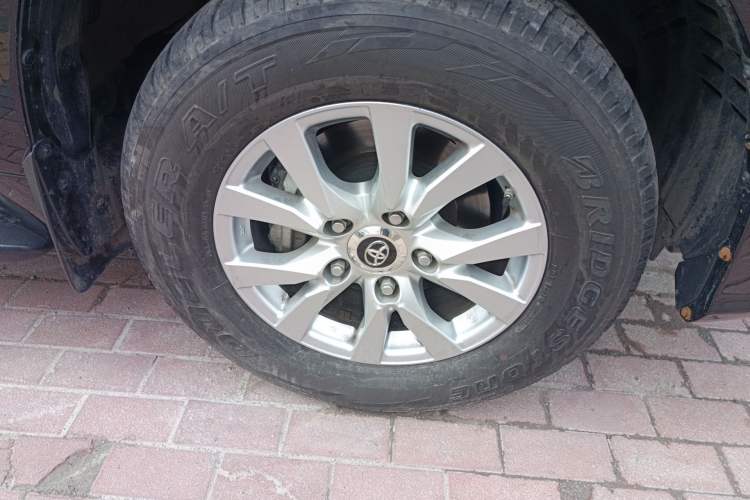 Used Toyota Land Cruiser  Right Front Wheel Hub