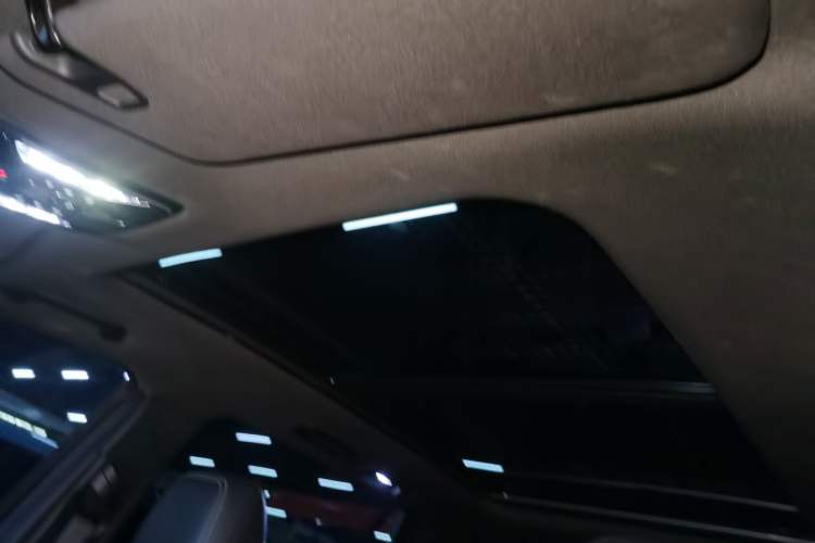 Used GAC Trumpchi GS8 2022 Linghang Series 2.0 TGDI Two-Wheel-Drive Luxury Smart Connectivity Version (7 Seats) Headliner