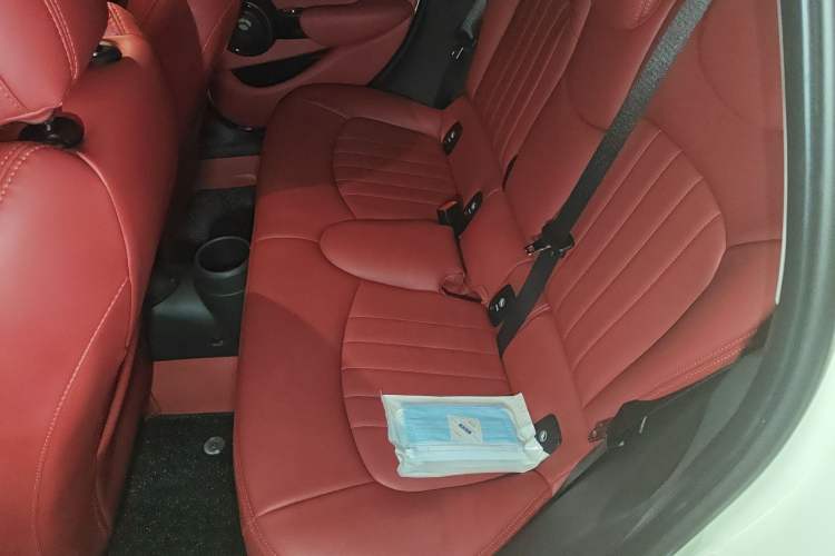 Used MINI MINI 2023 1.5T COOPER Artist Five-Door Edition
