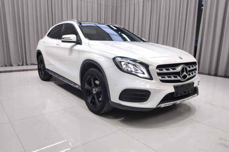 Used Mercedes-Benz GLA 2019 GLA 200 Fashion Model Front Right 45 Deg