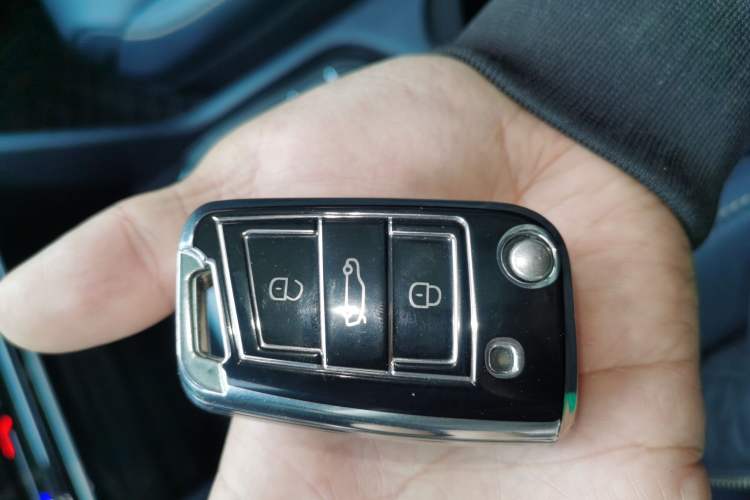 Used Volkswagen Tharu 2023 300TSI Two-Wheel-Drive Moonlight Edition
