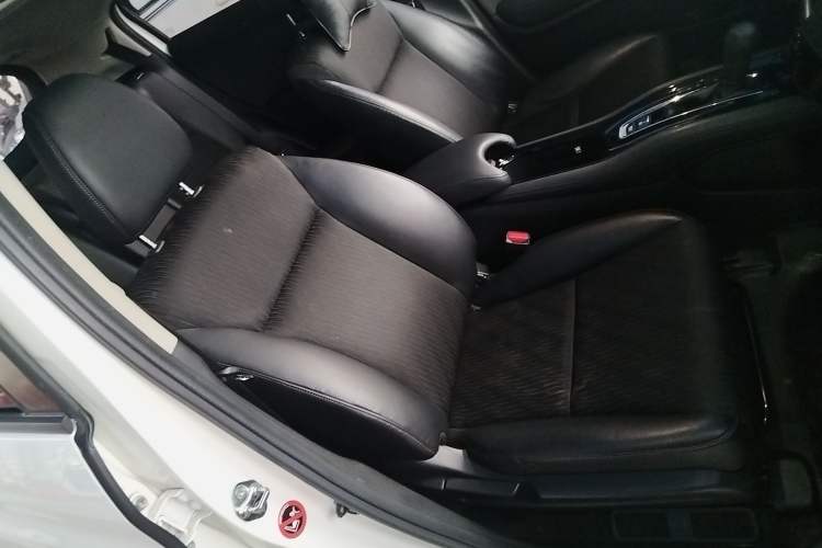 Used Honda Vezel 2020 1.5L CVT Pioneer Edition Right Front Seat