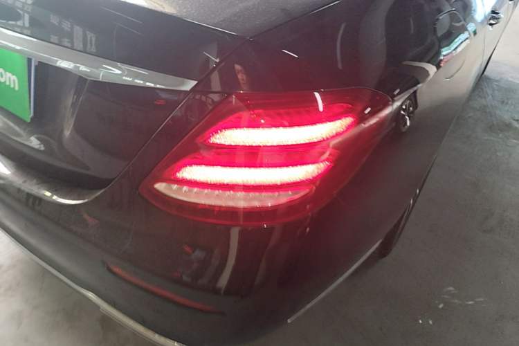 Used Mercedes-Benz E-Class 2018 Facelift E 300 L Luxury Edition